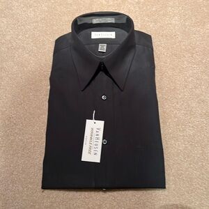 Men’s Van Heusen dress shirt